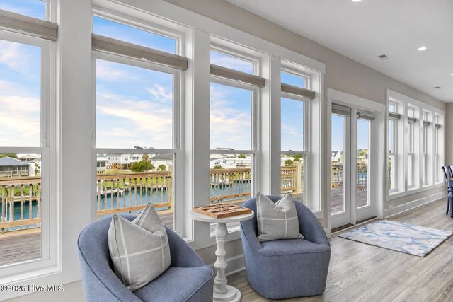 9091 W 9th Street, Surf City, NC 28445