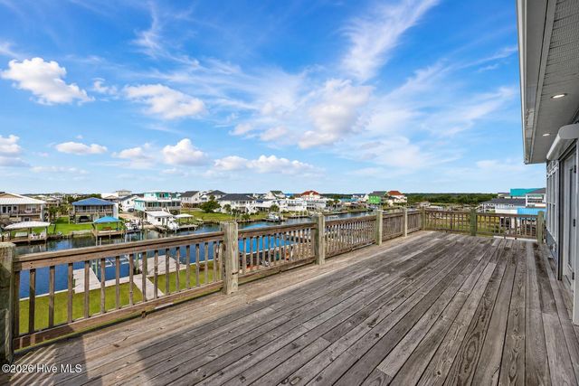 9091 W 9th Street, Surf City, NC 28445