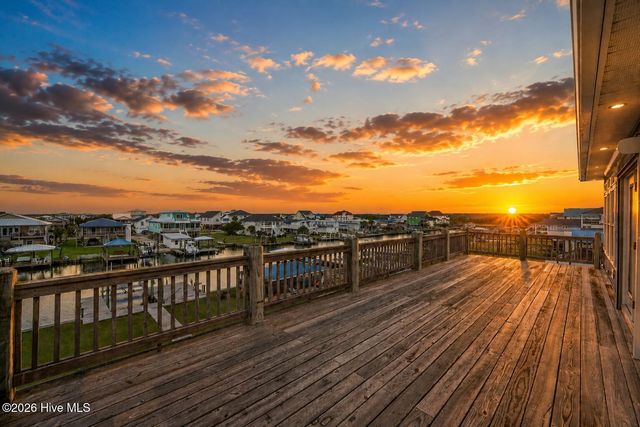 9091 W 9th Street, Surf City, NC 28445