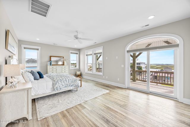 9091 W 9th Street, Surf City, NC 28445