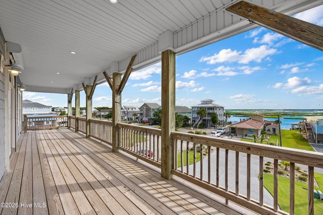 9091 W 9th Street, Surf City, NC 28445