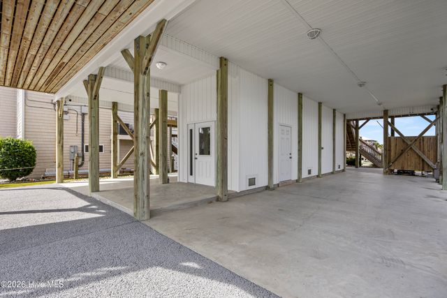 9091 W 9th Street, Surf City, NC 28445