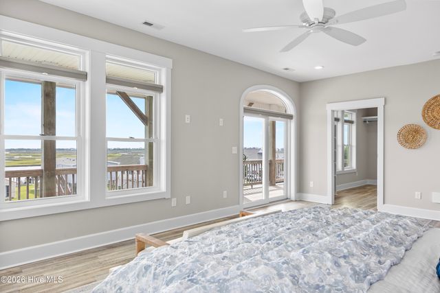9091 W 9th Street, Surf City, NC 28445