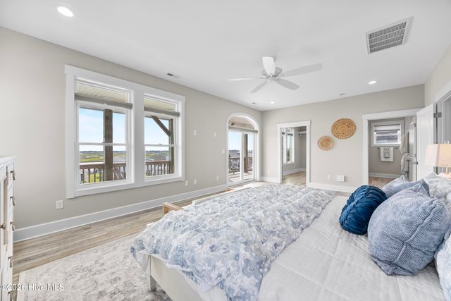 9091 W 9th Street, Surf City, NC 28445
