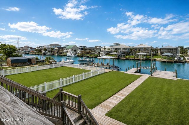 9091 W 9th Street, Surf City, NC 28445