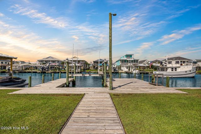 9091 W 9th Street, Surf City, NC 28445