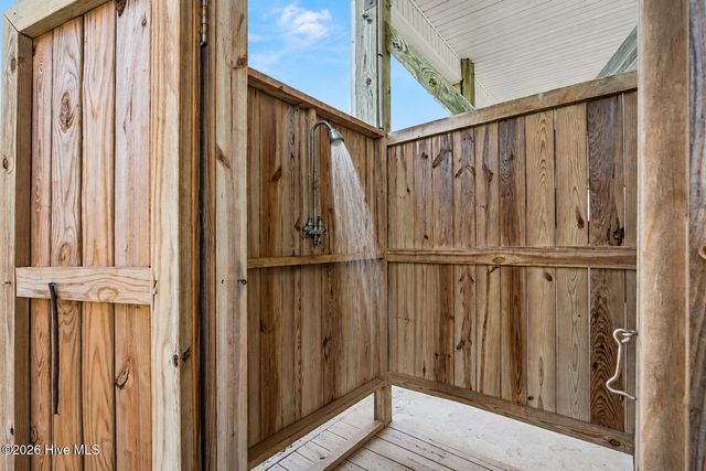 9091 W 9th Street, Surf City, NC 28445