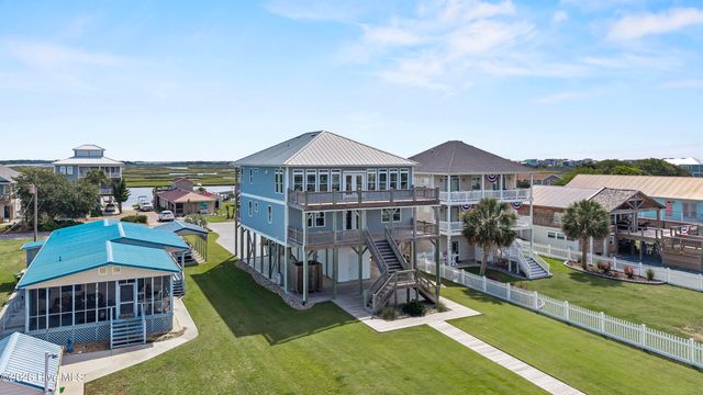 9091 W 9th Street, Surf City, NC 28445