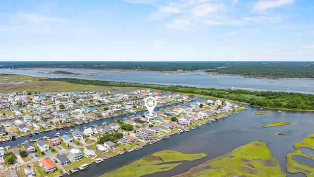 9091 W 9th Street, Surf City, NC 28445