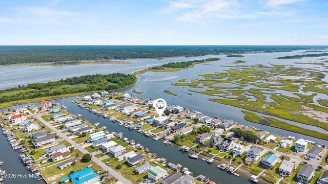 9091 W 9th Street, Surf City, NC 28445