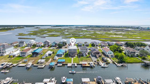 9091 W 9th Street, Surf City, NC 28445