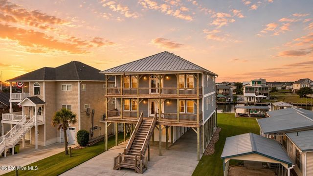 9091 W 9th Street, Surf City, NC 28445
