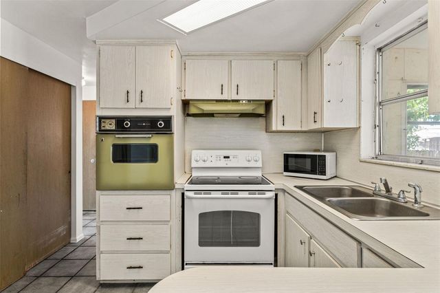 1050 SAXON LANE, Holiday, FL 34691