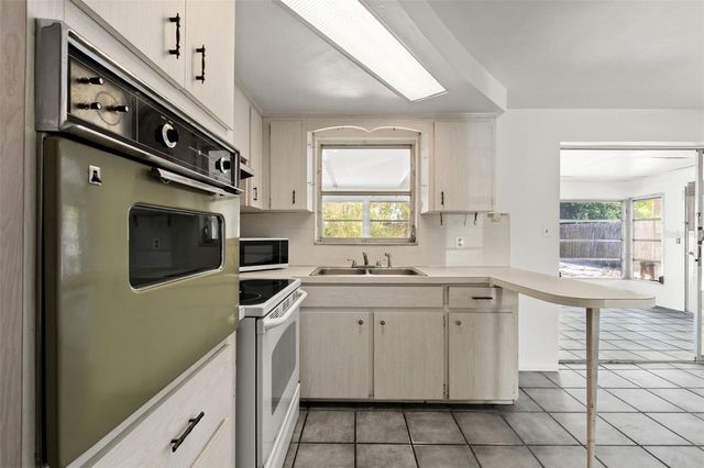 1050 SAXON LANE, Holiday, FL 34691