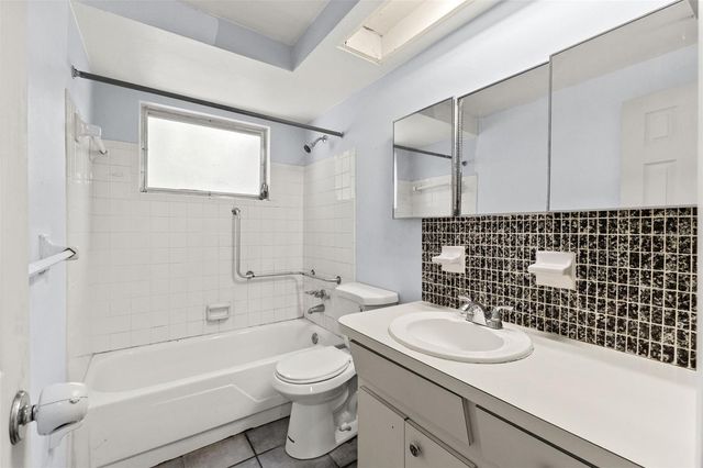 1050 SAXON LANE, Holiday, FL 34691