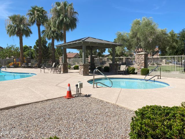 1999 S SWAN Drive, Gilbert, AZ 85295