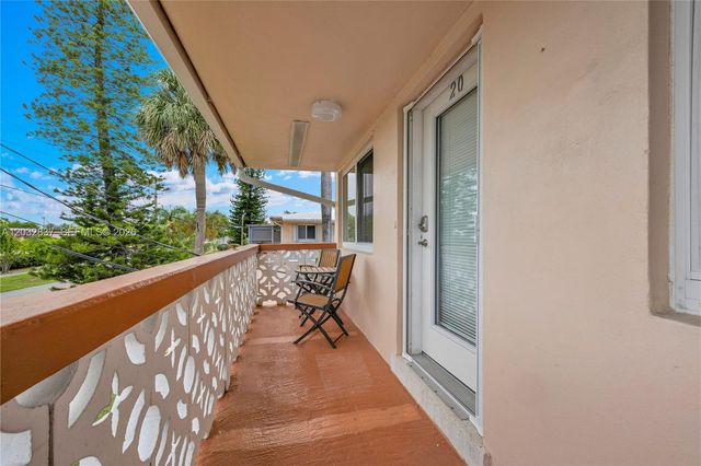 1050 SW 11th Street 20, Hallandale Beach, FL 33009