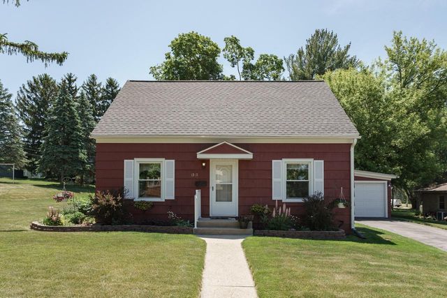 1315 Sunset AVENUE, Watertown, WI 53094
