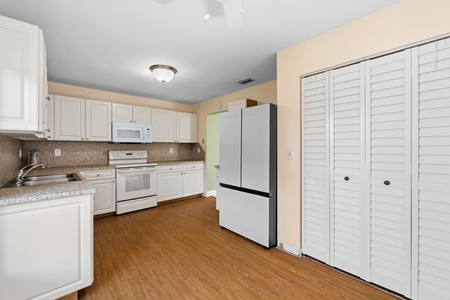 3233 Perimeter Drive 2511, Greenacres, FL 33467
