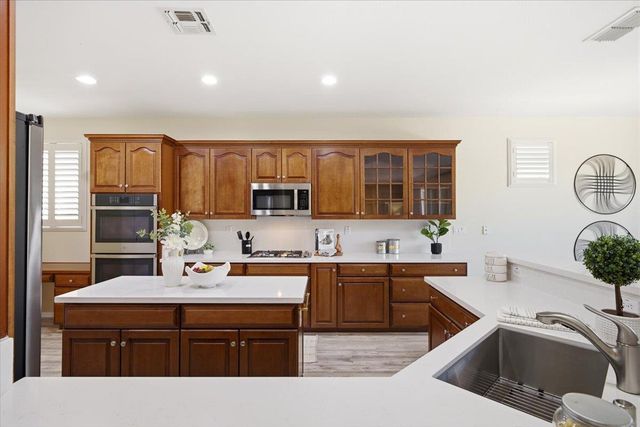 1227 Overland Ln, Lincoln, CA 95648