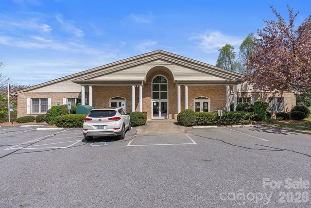 79 Mill Pond Way, Hendersonville, NC 28791