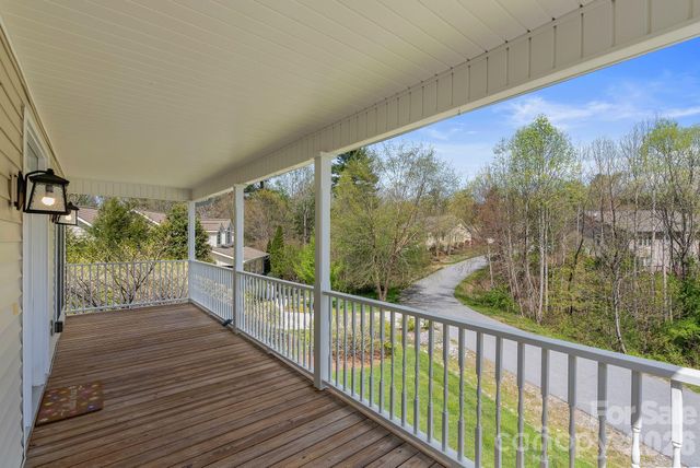 79 Mill Pond Way, Hendersonville, NC 28791
