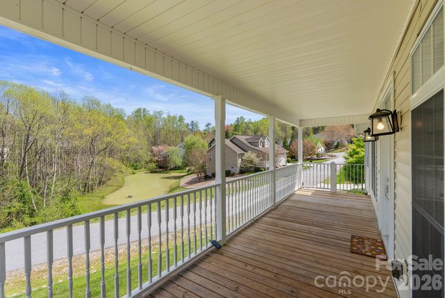 79 Mill Pond Way, Hendersonville, NC 28791