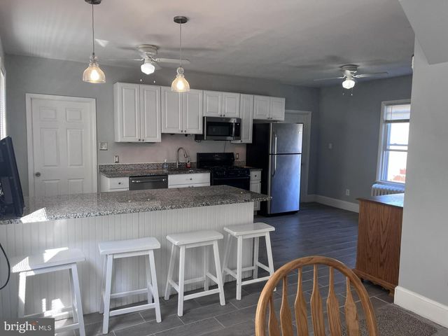 27 ROBERTA AVE, Collingdale, PA 19023