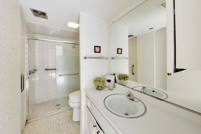1845 Tanglewood Drive 3D, Glenview, IL 60025