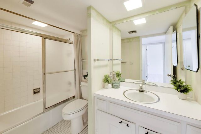 1845 Tanglewood Drive 3D, Glenview, IL 60025
