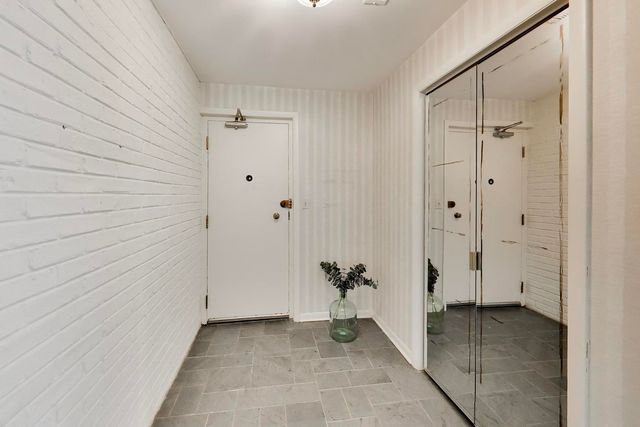 1845 Tanglewood Drive 3D, Glenview, IL 60025