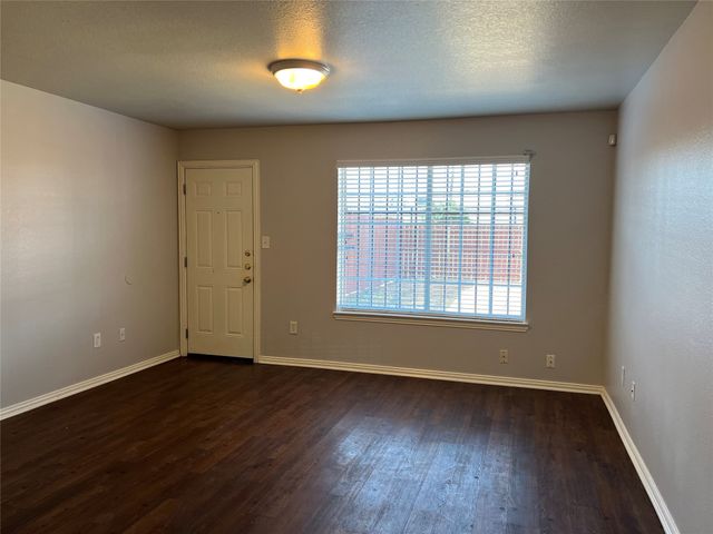 4027 Preferred Place, Dallas, TX 75237