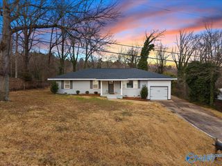 2012 Crawford Street, Guntersville, AL 35976
