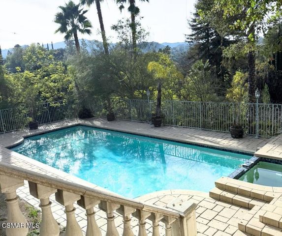 4440 Hayvenhurst Avenue, Encino, CA 91436