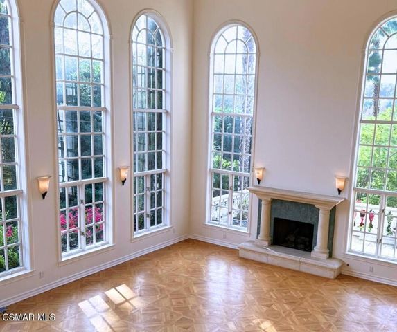 4440 Hayvenhurst Avenue, Encino, CA 91436