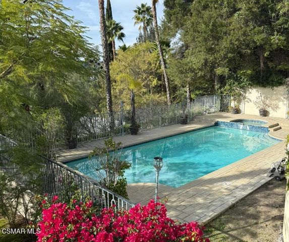 4440 Hayvenhurst Avenue, Encino, CA 91436