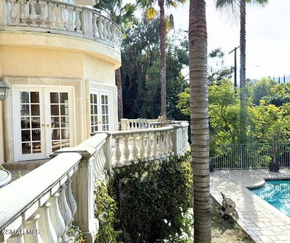 4440 Hayvenhurst Avenue, Encino, CA 91436