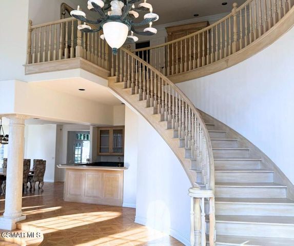 4440 Hayvenhurst Avenue, Encino, CA 91436