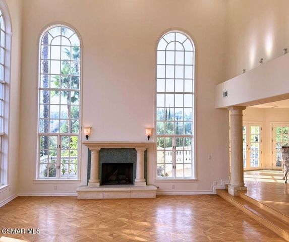 4440 Hayvenhurst Avenue, Encino, CA 91436