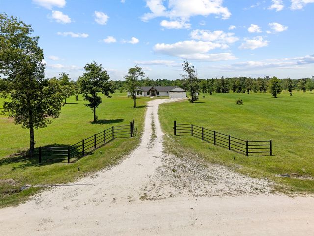 565 Brushy Creek Drive, Onalaska, TX 77360