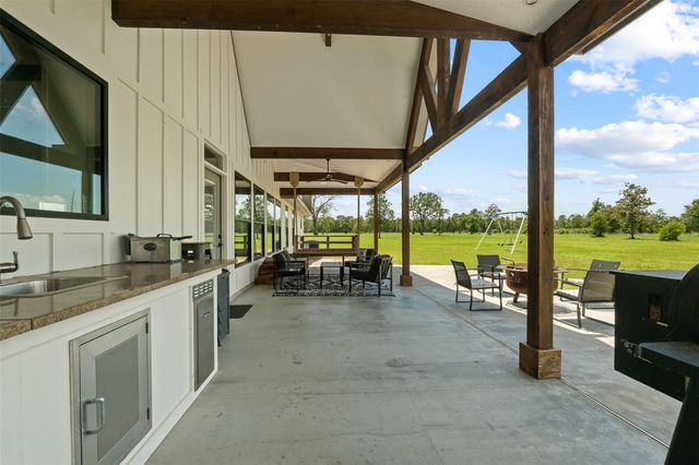 565 Brushy Creek Drive, Onalaska, TX 77360