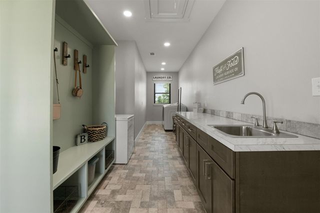 565 Brushy Creek Drive, Onalaska, TX 77360