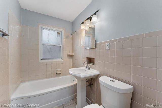 22141 Morton Street, Oak Park, MI 48237