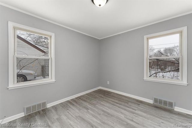 22141 Morton Street, Oak Park, MI 48237