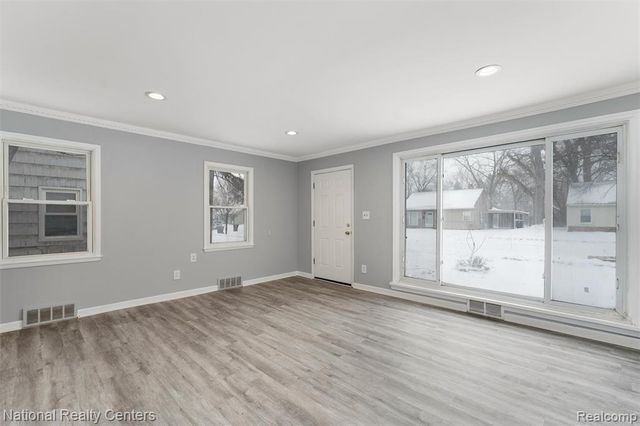 22141 Morton Street, Oak Park, MI 48237