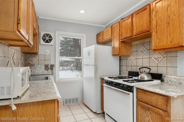 22141 Morton Street, Oak Park, MI 48237