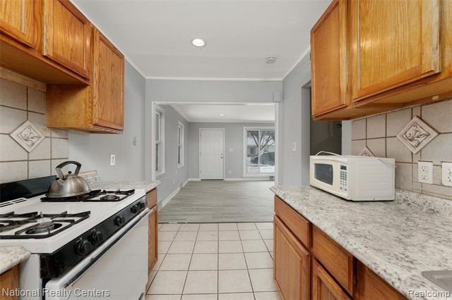 22141 Morton Street, Oak Park, MI 48237