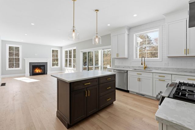 66 Parish Road 4R, Georgetown, MA 01833