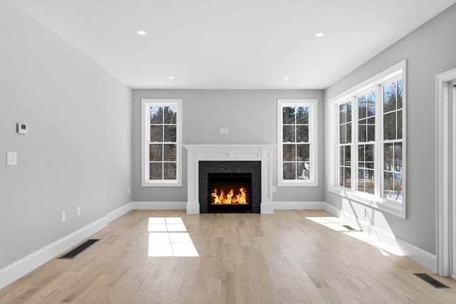 66 Parish Road 4R, Georgetown, MA 01833