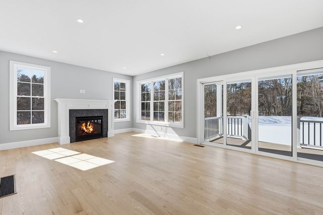 66 Parish Road 4R, Georgetown, MA 01833